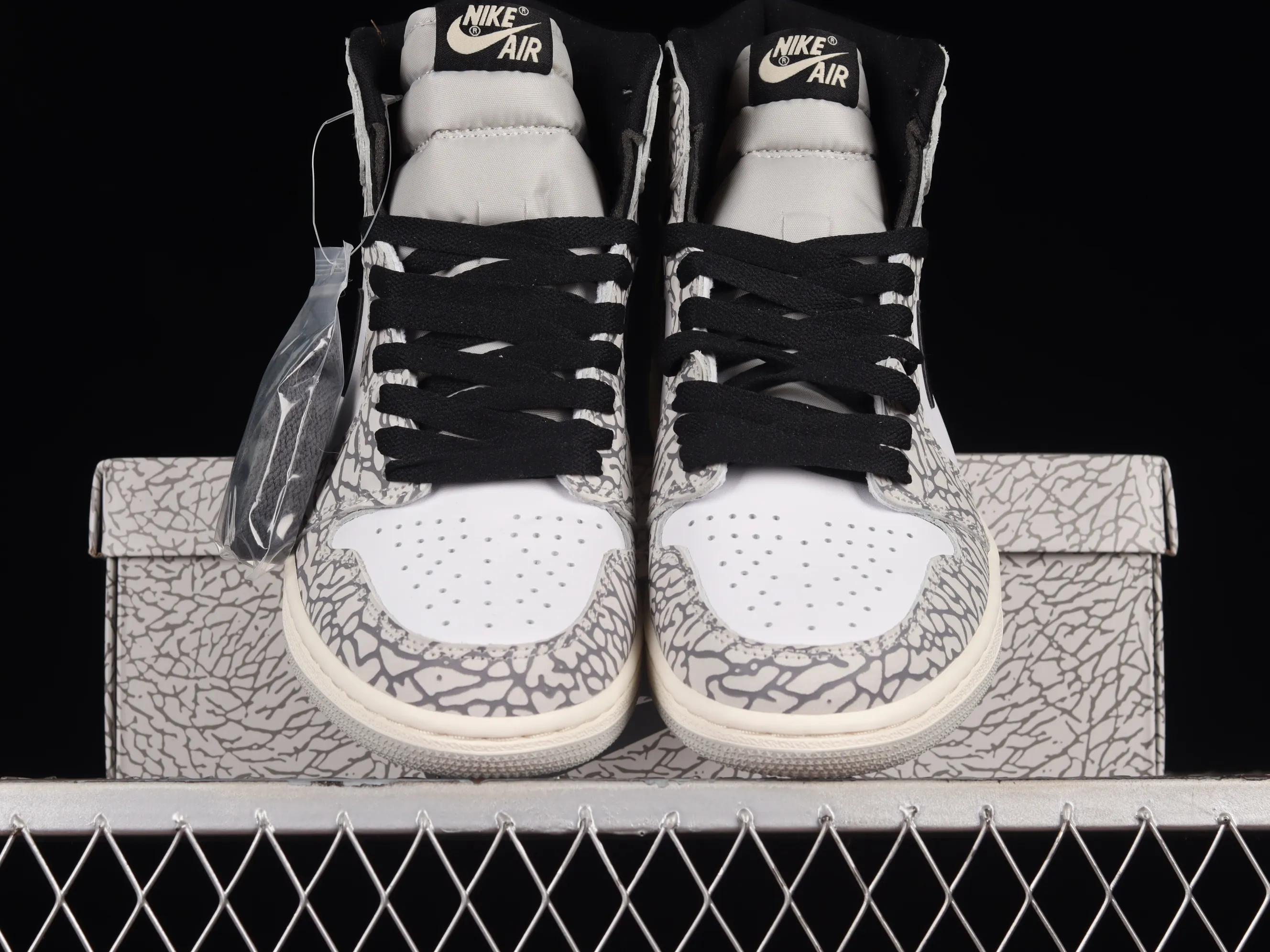 All categories Air Jordan Jordan series basketball shoes Air Jordan 1 High Air Jordan 1 High OG "White Cement" AJ1 Joe 1 elephant pattern high-top basketball shoes DZ5485-052